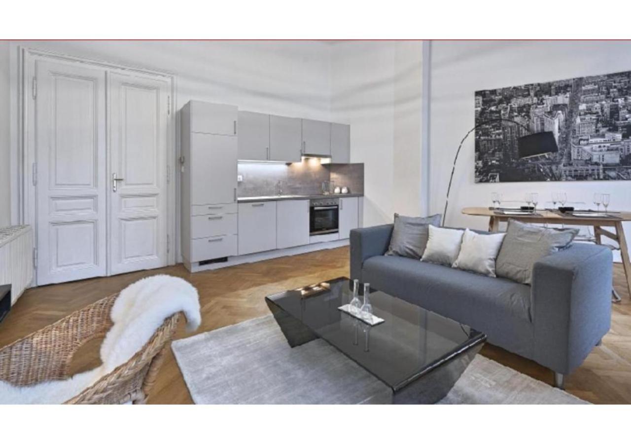 Ferienwohnung Luxurious, 2 Min To Casino And Roemertherme Baden Exterior foto