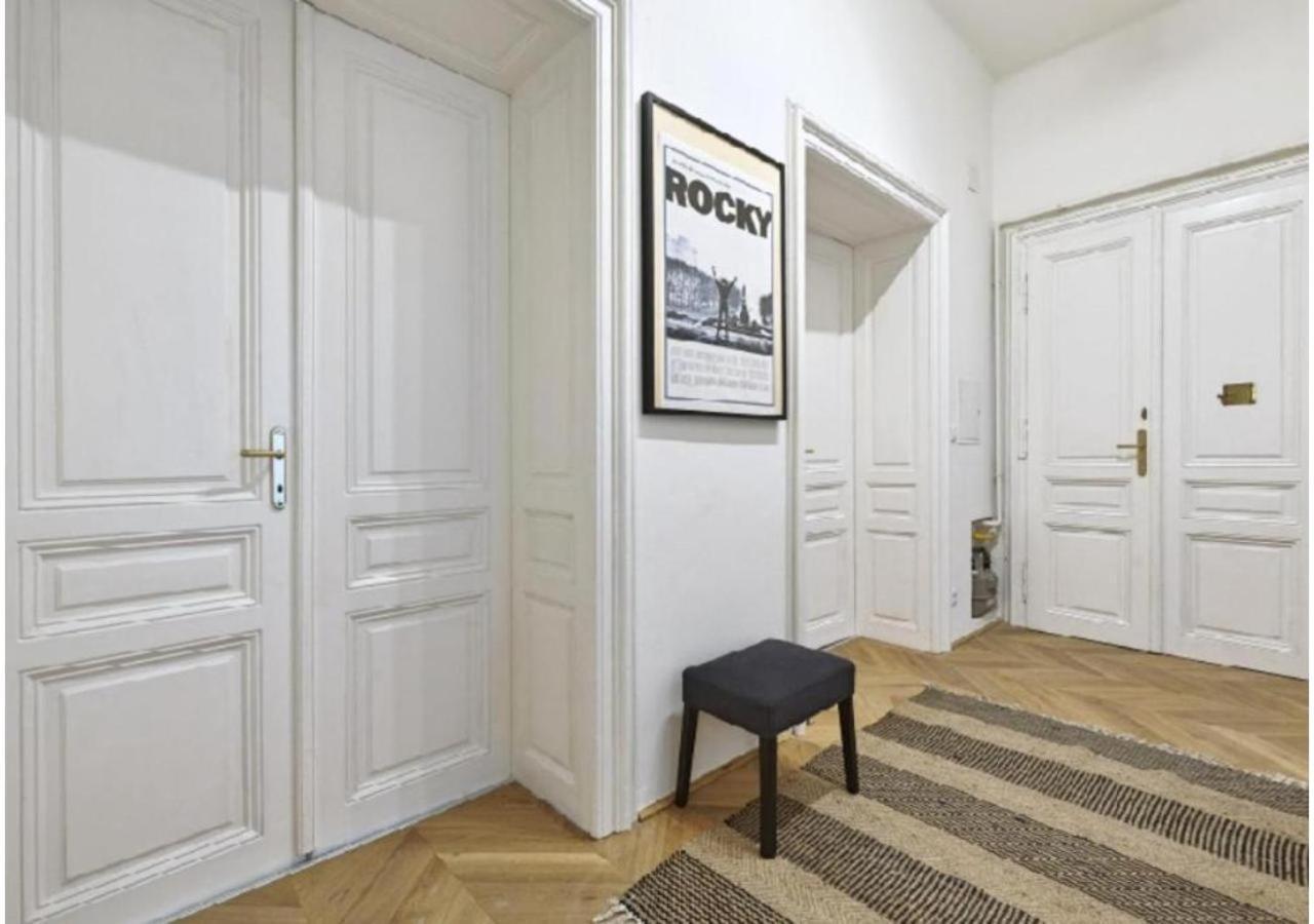 Ferienwohnung Luxurious, 2 Min To Casino And Roemertherme Baden Exterior foto