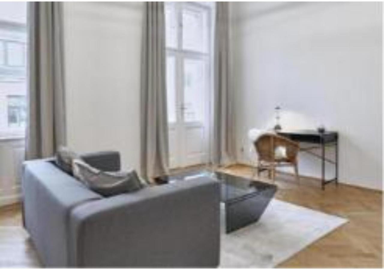 Ferienwohnung Luxurious, 2 Min To Casino And Roemertherme Baden Exterior foto