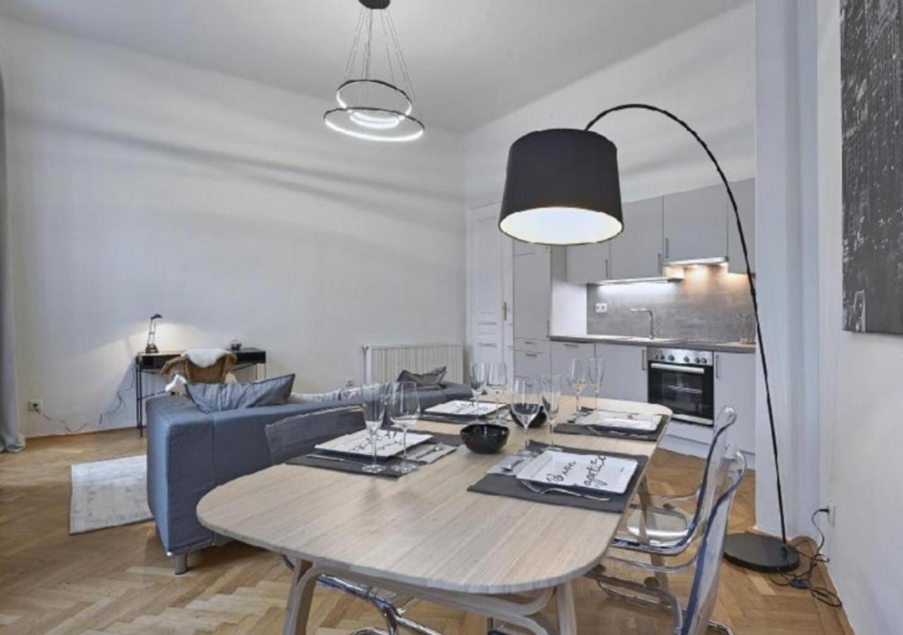 Ferienwohnung Luxurious, 2 Min To Casino And Roemertherme Baden Exterior foto