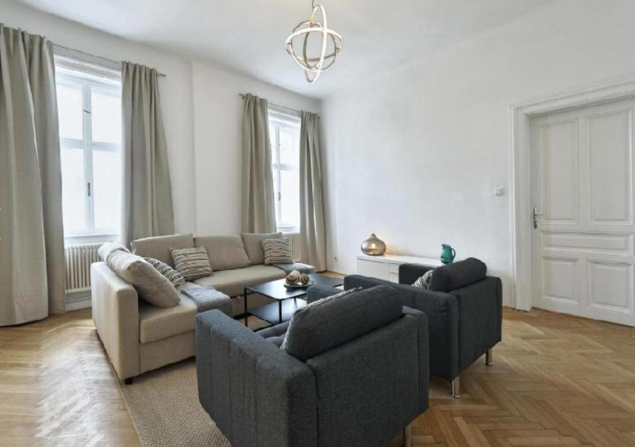 Ferienwohnung Luxurious, 2 Min To Casino And Roemertherme Baden Exterior foto