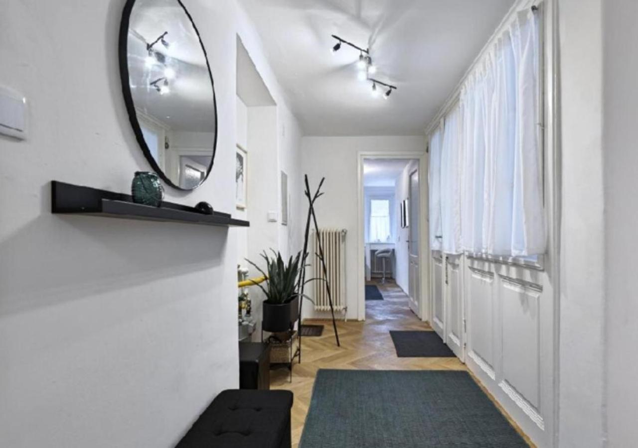 Ferienwohnung Luxurious, 2 Min To Casino And Roemertherme Baden Exterior foto