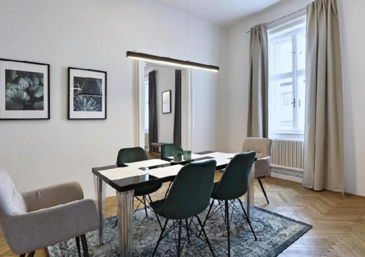 Ferienwohnung Luxurious, 2 Min To Casino And Roemertherme Baden Exterior foto