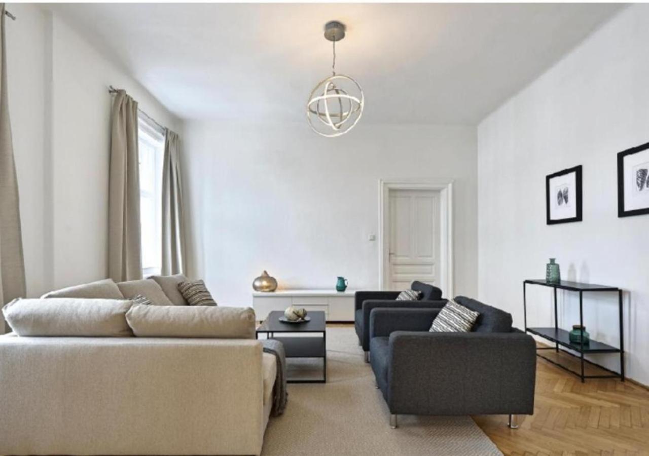 Ferienwohnung Luxurious, 2 Min To Casino And Roemertherme Baden Exterior foto