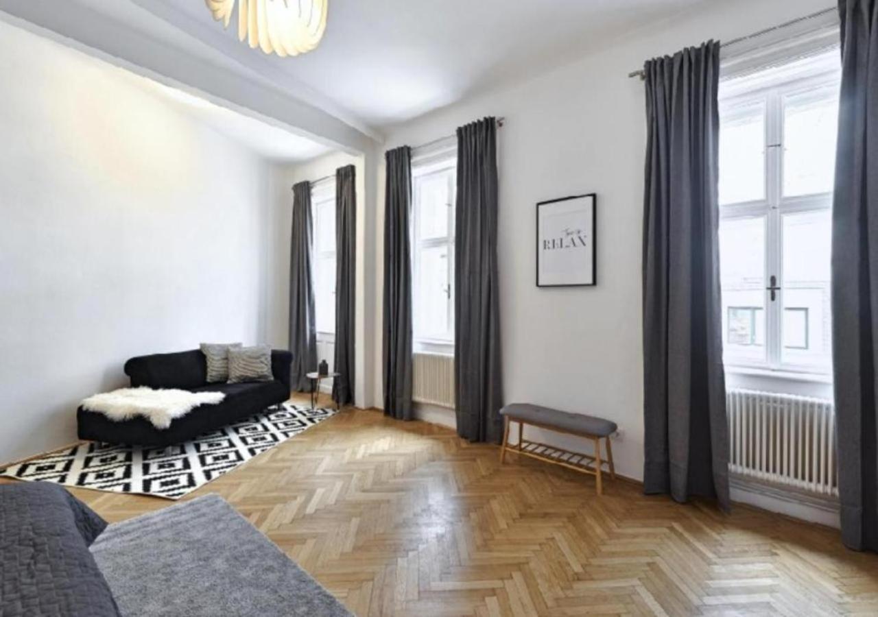 Ferienwohnung Luxurious, 2 Min To Casino And Roemertherme Baden Exterior foto