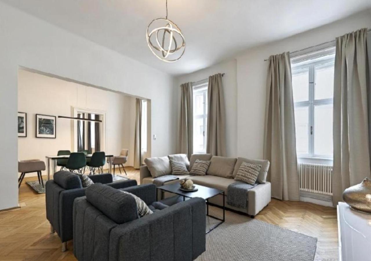 Ferienwohnung Luxurious, 2 Min To Casino And Roemertherme Baden Exterior foto